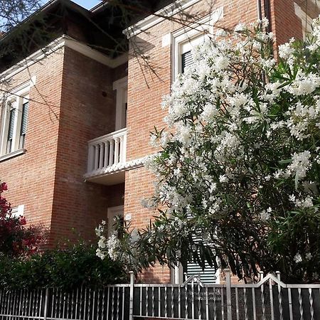 פסארו Appartamento In Villa מראה חיצוני תמונה