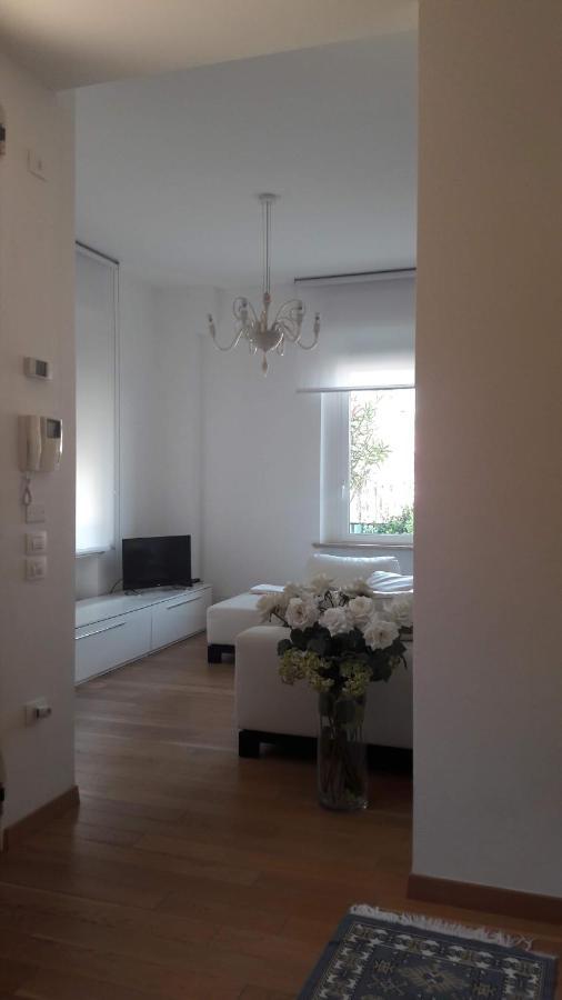 פסארו Appartamento In Villa מראה חיצוני תמונה