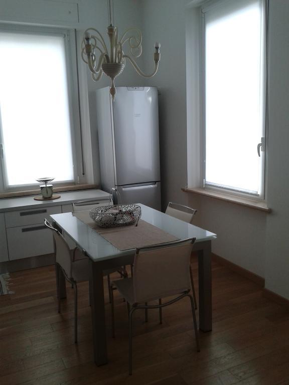 פסארו Appartamento In Villa חדר תמונה