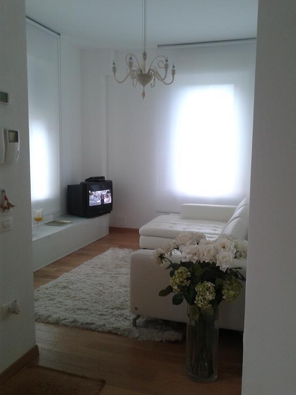 פסארו Appartamento In Villa חדר תמונה
